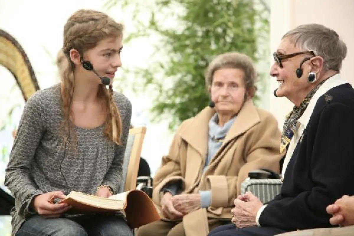 Großen Applaus erntete das von Samantha Losert einstudierte Theaterstück, an dem mehrere Bewohner und Mitarbeiter der Senioren Residenz Martinsbrunnen mitwirkten.