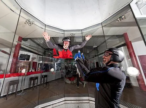 Das ultimative Weihnachtsgeschenk: Fliegen bei Indoor Skydiving in Bottrop Bild: Das ultimative Weihnachtsgeschenk: Fliegen bei Indoor Skydiving in Bottrop