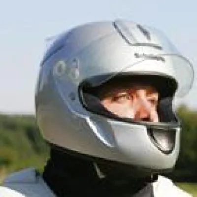 Bild: Statement des Institut für Zweiradsicherheit zum Thema „Helmtragepflicht von motorisierten Zweiradfahrern“