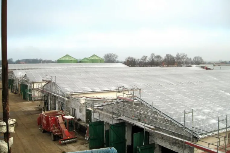 Bild: Solarpark Löbnitz – Dachsanierung und Installation der Photovoltaikaufdachanlage erfolgreich abgeschlossen