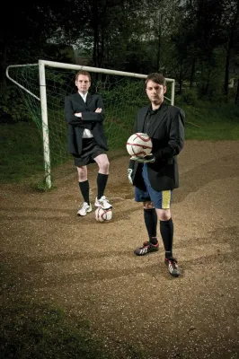 Bild: Südwestfalen - Kreative Sportskanonen beim Fußballturnier der südwestfälischen Agenturen