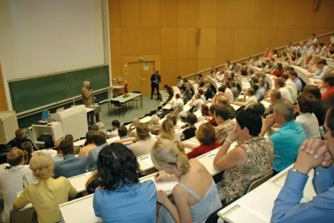 Lebensqualität beginnt im Mund. 22. Oberpfälzer Zahnärztetag vom 26. bis 28. Juni in Regensburg Bild: Lebensqualität beginnt im Mund. 22. Oberpfälzer Zahnärztetag vom 26. bis 28. Juni in Regensburg
