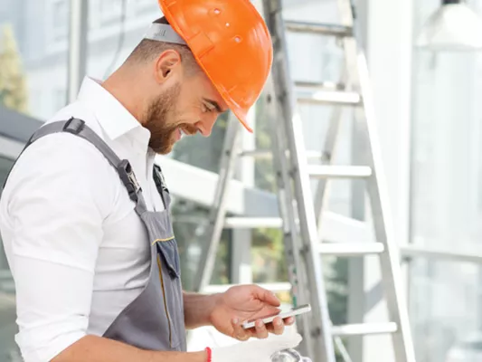 Bild: Regelmäßige Prüfung von Leitern und Tritten - Wartungsplaner sorgt für mehr Sicherheit am Arbeitsplatz