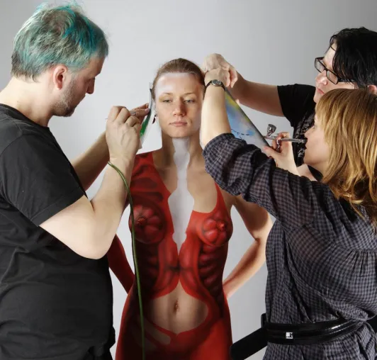 Airbrush: Die Zukunft des Make-ups Bild: Airbrush: Die Zukunft des Make-ups