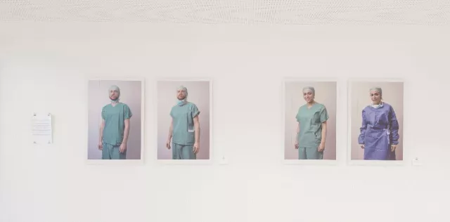 Ausstellung zeigt OP-Personal des Klinikums Dortmund vor und nach der Arbeit Bild: Ausstellung zeigt OP-Personal des Klinikums Dortmund vor und nach der Arbeit