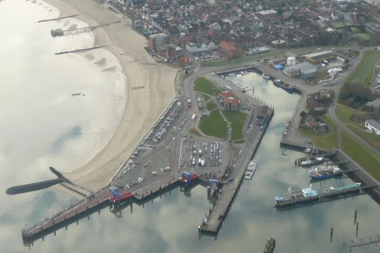Schleswig-Holsteinische Häfen wachsen um knapp 2% - Mehr als 51 Millionen Tonnen Ladung im Jahr 2014 Bild: Schleswig-Holsteinische Häfen wachsen um knapp 2% - Mehr als 51 Millionen Tonnen Ladung im Jahr 2014