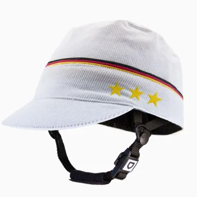 Bild: TOR. helt-pro® bringt den ersten alternativen Fahrradhelm für Fussball Fans auf den Markt