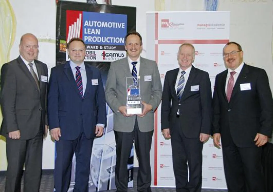 V.l.n.r.: Peter Muhr (Geschäftsführer), Dr. Uwe Bader (Leiter Global Production Systems), Manfred Krug (Leiter Werk Monheim), Karlheinz Müller (Bereichsleiter Operations), Christoph Furtwängler (Miti