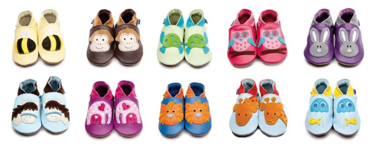 Ein Tag im Zoo: Lustige Tiermotive zieren die Krabbelschuhe von inch blue Bild: Ein Tag im Zoo: Lustige Tiermotive zieren die Krabbelschuhe von inch blue