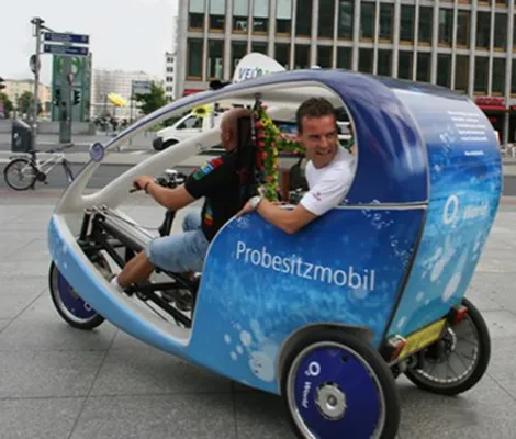 Bild: Velotaxi GmbH stellt auf erster Hausmesse in Berlin umweltfreundliche Werbemittel vor