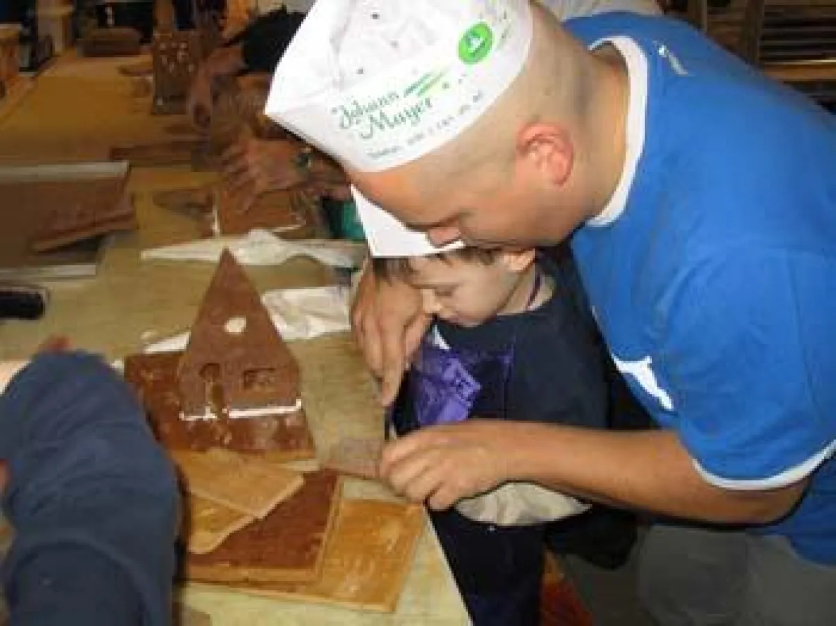 Hexenhaus-Basteln bei der Bäckerei Johann Mayer in Berlin-Schöneberg