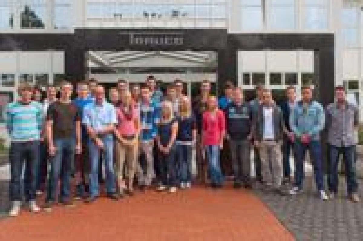 Die 24 Auszubildenden der Trauco-Gruppe in Großefehn