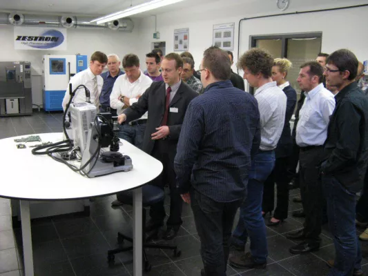 Bild: ZESTRON Workshop zum Thema „Oberflächenqualifikation für elektronische Baugruppen“ am 29. November 2012