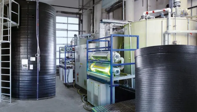 Bild: formoplast liefert 30 000 Liter-Doppelwandbehälter für Galvanikbetrieb: Komplettlösung bringt mehr Sicherheit