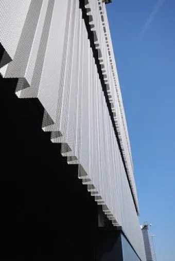 Löcher in der Fassade Bild: Löcher in der Fassade