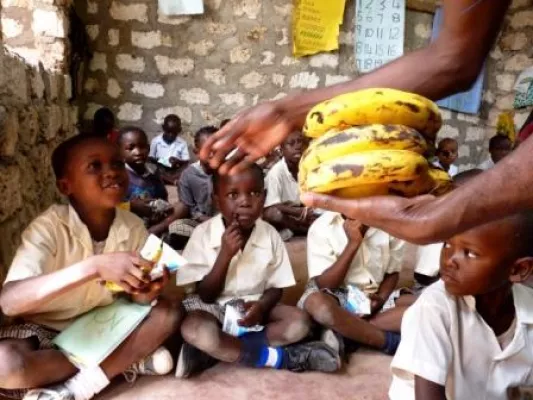 Bild: KeniaSPEZIALIST Reisekontor Schmidt besucht firmeneigenes Schulprojekt "Hilfe mit Herz" in Kenia