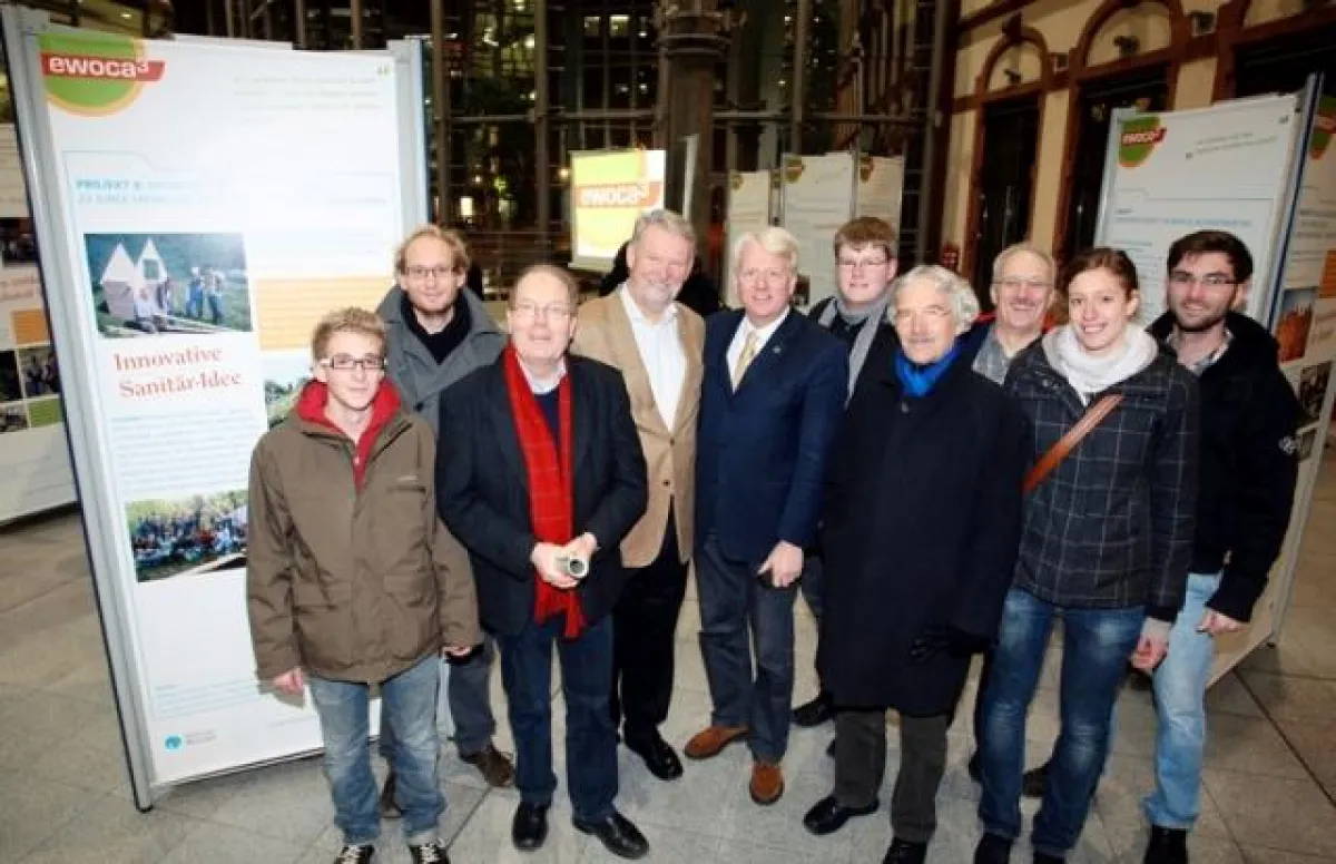 Oberbürgermeister Ullrich Sierau (M.) eröffnete die Ausstellung ?ewoca³ - Eindrücke und Ausblicke