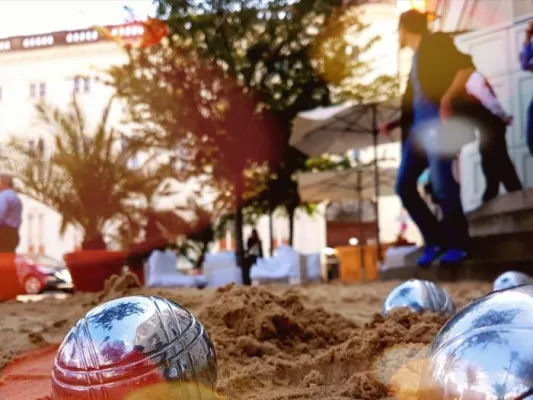 Bild: Sandspende für Volleyballprojekt mit Flüchtlingen