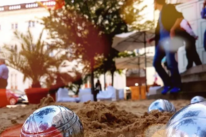 Sandspende für Volleyballprojekt mit Flüchtlingen Bild: Sandspende für Volleyballprojekt mit Flüchtlingen