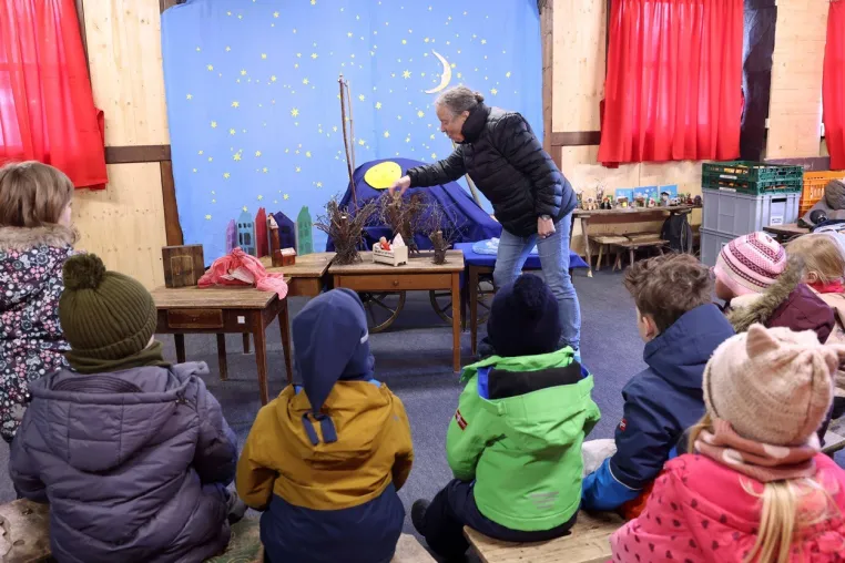Bild: Kostenlose Mitmachangebote für Kitas und Grundschulen auf dem Wolfsburger Weihnachtsmarkt