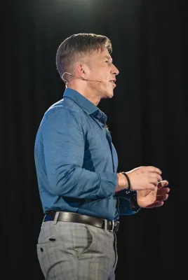 Internationalen „Speaker Slam“ In Niederhausen bei Wiesbaden gewonnen Bild: Internationalen „Speaker Slam“ In Niederhausen bei Wiesbaden gewonnen