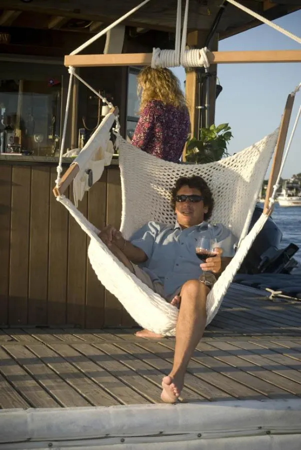 Im Traumschwinger entspannen: Ob in Haus oder Garten die ergonomischen Hängestühle sind einfach bequem.