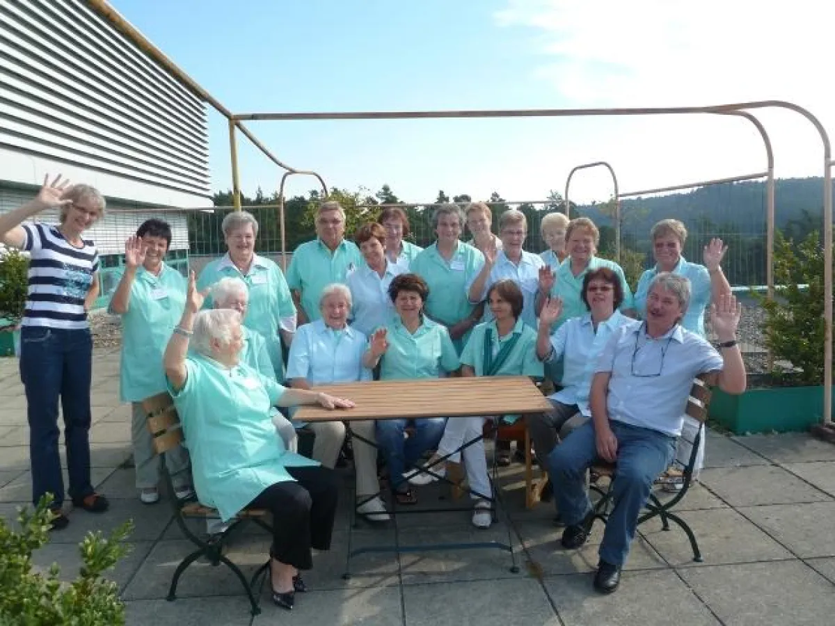 Das Team der Grünen Damen und Herren während einem der regelmäßigen Treffen im Krankenhaus Rummelsberg.