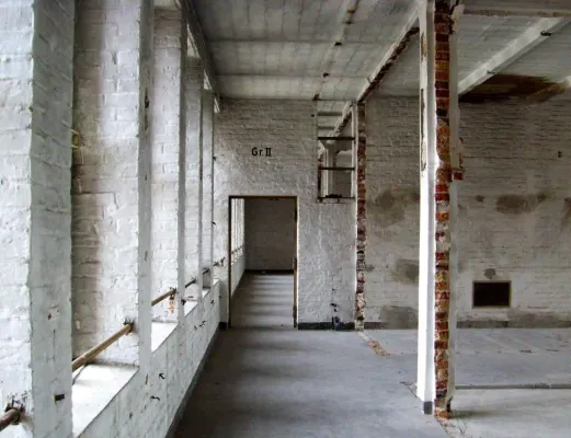 Bild: "Zwischenwelten" - Umspannwerk Berlin: Vernissage am 2.06.2013 von 15-19 Uhr