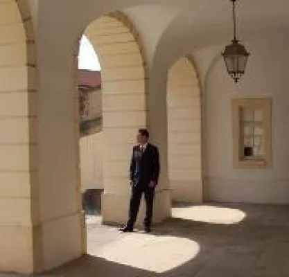 Einsame Spitze – die Schattenseiten des Managements Bild: Einsame Spitze – die Schattenseiten des Managements