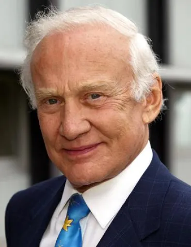 Exklusivinterview mit Buzz Aldrin auf Unikosmos.de Bild: Exklusivinterview mit Buzz Aldrin auf Unikosmos.de