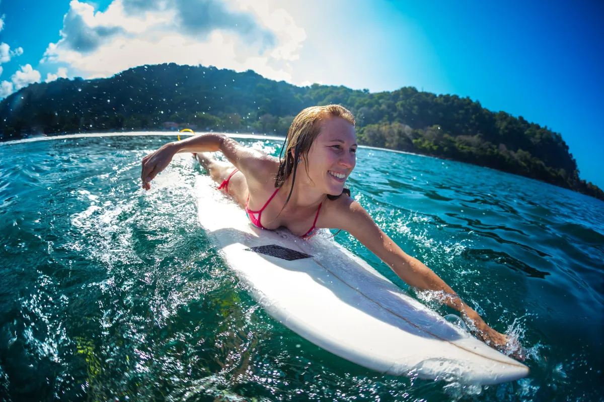 Familien Surfcamps 2026 (© BLUE JUICE Camps)