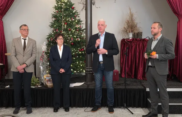 Vertriebsleiterin verabschiedet sich nach 35 Jahren in den Ruhestand Bild: Vertriebsleiterin verabschiedet sich nach 35 Jahren in den Ruhestand