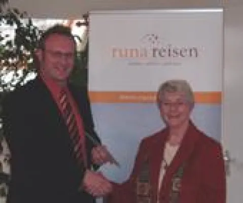 Bild: runa reisen vergibt Weihnachtsgeschenk