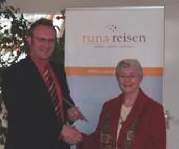 Bild: runa reisen vergibt Weihnachtsgeschenk