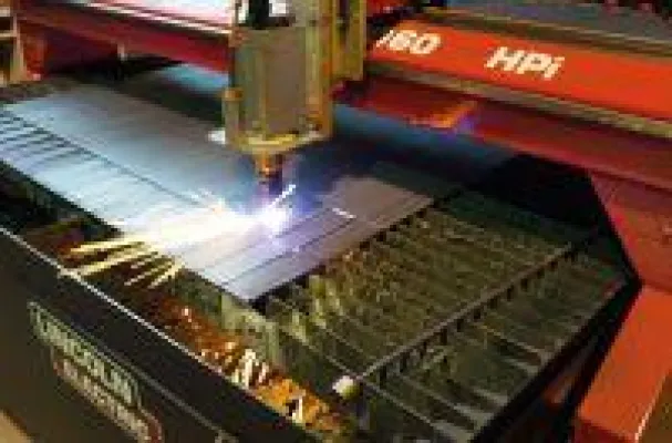 Bild: SSB Stark Stahlbau: "Neuer Plasmaschneider ist weitere Investition in die digitale Zukunft"