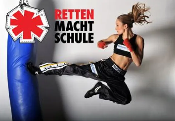 Bild: Kickboxweltmeisterin Dr. Christine Theiss
