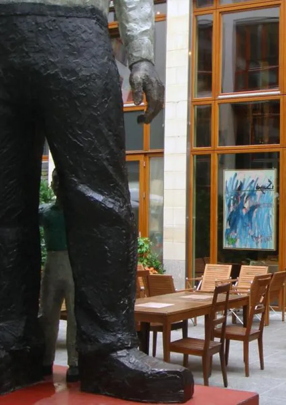 Wolf Wonder in der Poetenlaube im Hof des Theodor Tucher am Brandenburger Tor