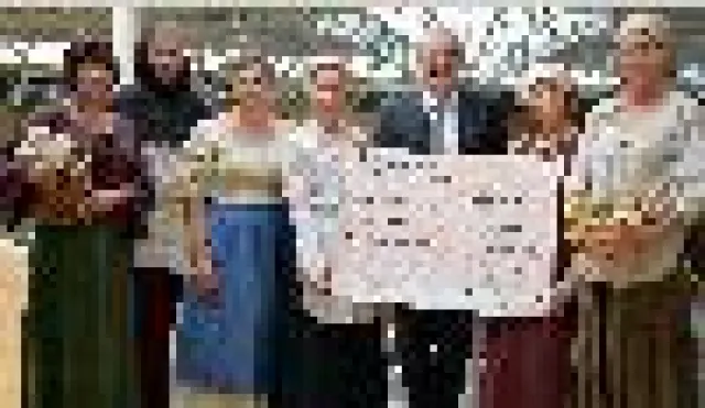 Bild: Stiftung Kreissparkasse unterstützt Historical des Chors „Happy Voices“