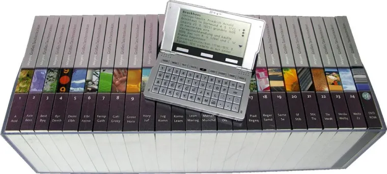 Bild: Hexaglot Attaché mit elf Kilogramm Lexikon aufladen