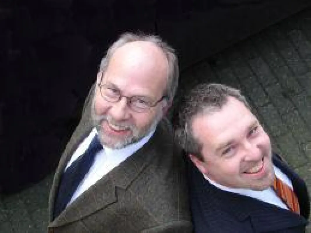 Thomas  Wolf-Hegerbekermeier (rechts) und Jürgen Kohlhagen (links) beflügeln den Bürger-und Unternehmerservice von  Lippe