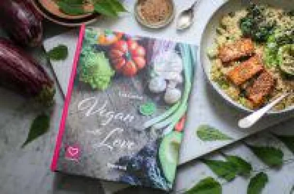 Bild: "Vegan with Love" erscheint in der 3. Auflage im GrünerSinn-Verlag!