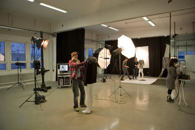 Bild: Großes Fotostudio in München: Produkt- und Modelfotografie plus Videoproduktion mit w&co VisualServices