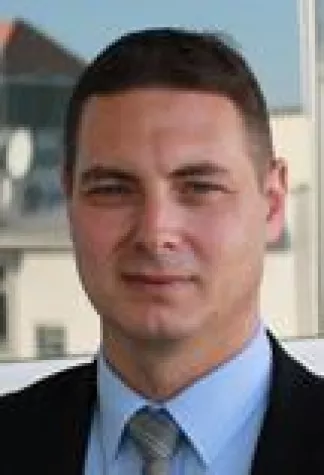 Bild: André Schmidt verstärkt AENGEVELT in Berlin