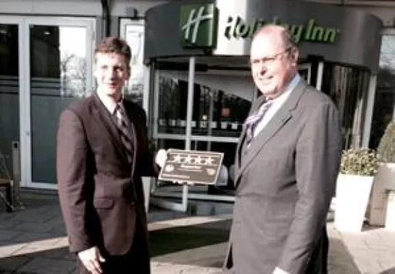 Bild: Neue Sterne am Lübecker Himmel. Modernisiertes Holiday Inn Lübeck erhält Vier-Sterne-Superior-Klassifizierung