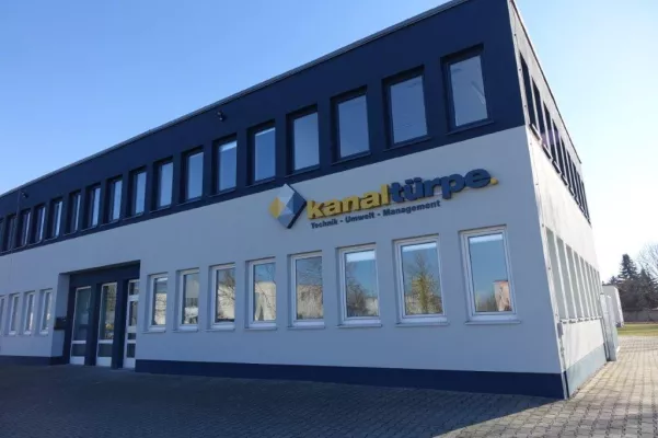 Kanalsanierung - Hightech-Arbeiten im Untergrund Bild: Kanalsanierung - Hightech-Arbeiten im Untergrund