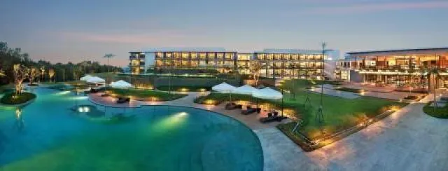 Bild: Louvre Hotels Group eröffnet erstes Royal Tulip Hotel in Indonesien