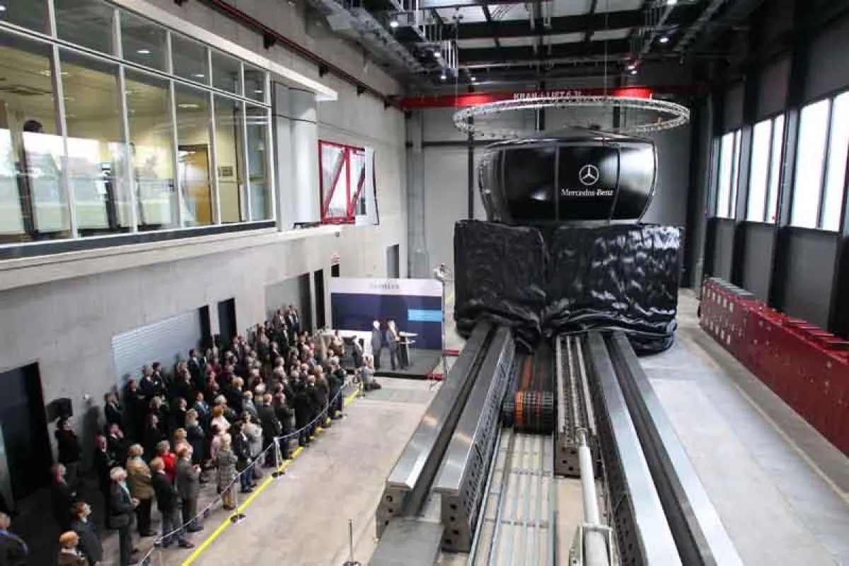 Vorstellung des neuen Fahrsimulators von Daimler (Foto: b&b eventtechnik)