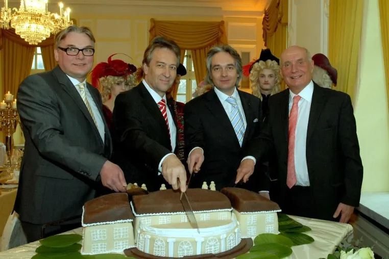 Neuer Glanz für historischen Ballsaal Bild: Neuer Glanz für historischen Ballsaal