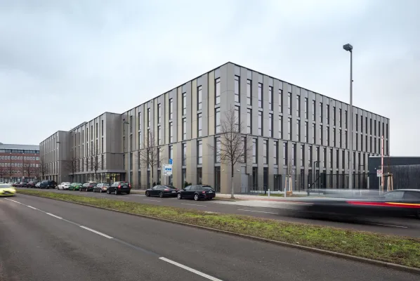 Bild: Schlüsselübergabe für das neue Landeslabor Berlin-Brandenburg