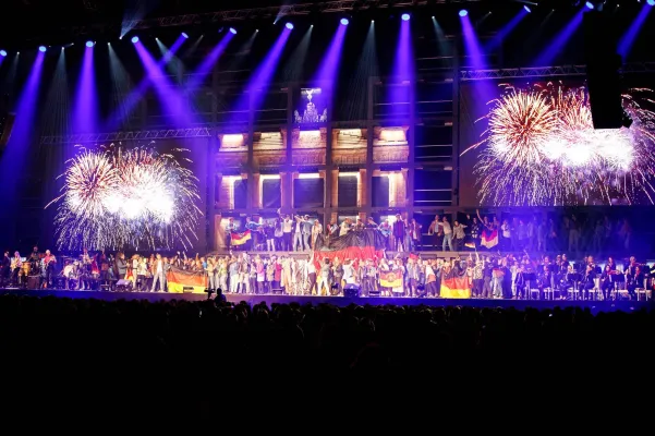 Bild: Spektakulär, multimedial und besinnlich: Deutschland feiert gemeinsam Weihnachten